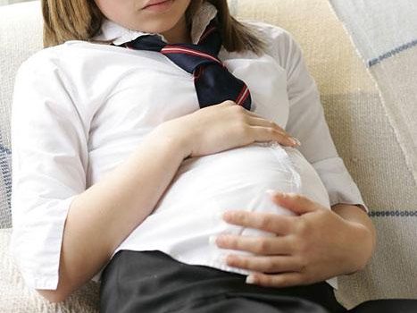 ¿Deben Permanecer Las Estudiantes Embarazadas en Los Colegios?