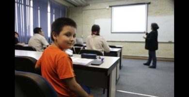 niño universidad